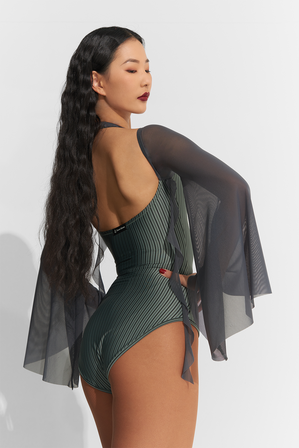 Introducing the DANCE QUEEN 767 Lantern sleeve Leotard, in a stunning dark cyan color. Designed for ultimate freedom and grace, this leotard features elegant lantern sleeves that will make you feel like a true dance queen. Elevate your performance with this luxurious and exclusive piece.