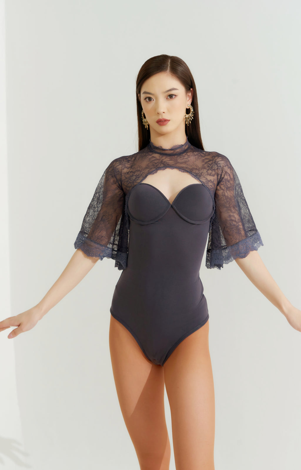 DQ551-2 Fan Shape Cut-out Flare Sleeve Leotard