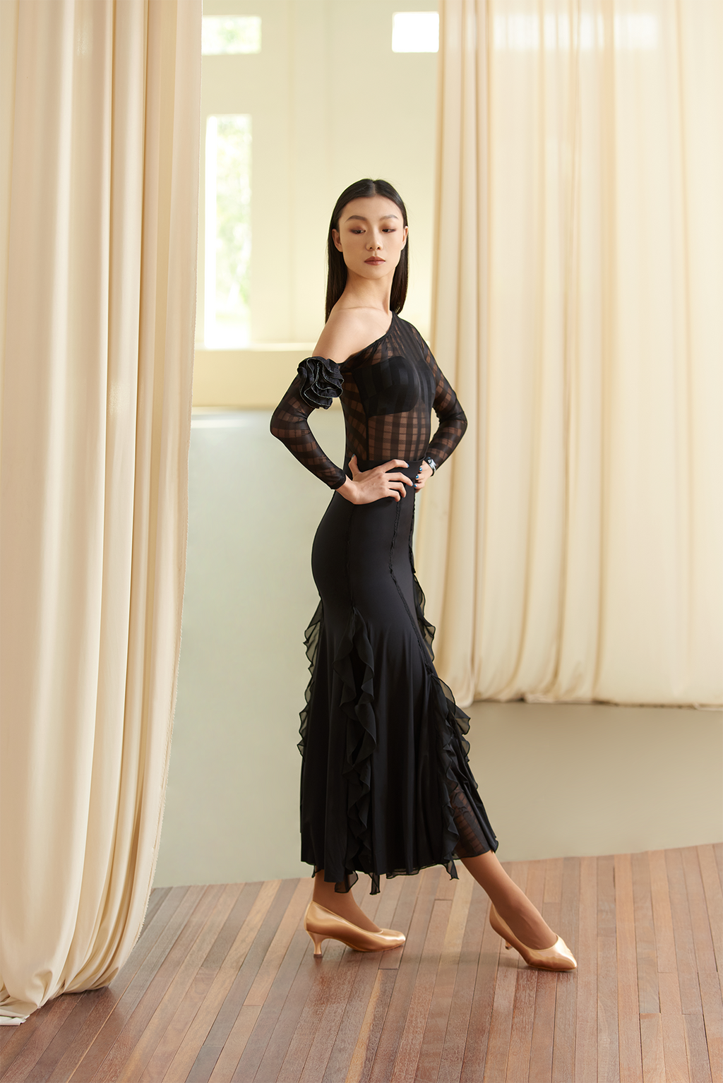 DANCE QUEEN 888 Classic Black Chiffon Lace Triangle Ballroom Skirt