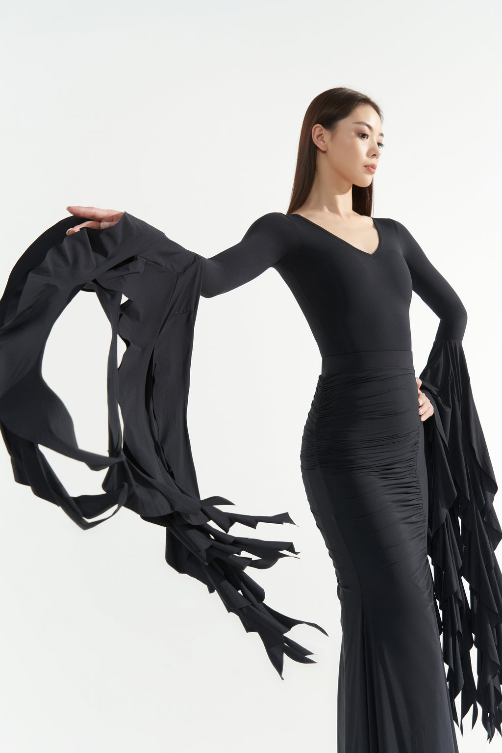 Dance Queenブラック長袖レッスンウェア DANCE QUEEN 1062 Black V Neck Bell Sleeve Ballroom Practice Dance